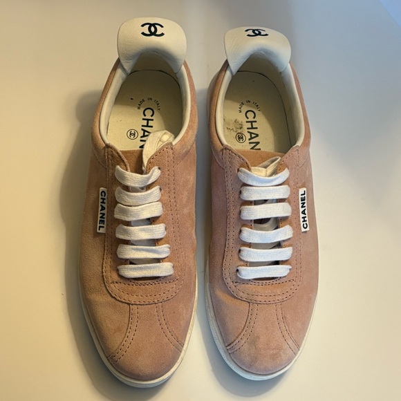Chanel Pink Suede Weekender CC Low Top trainers - Picture 1 of 6